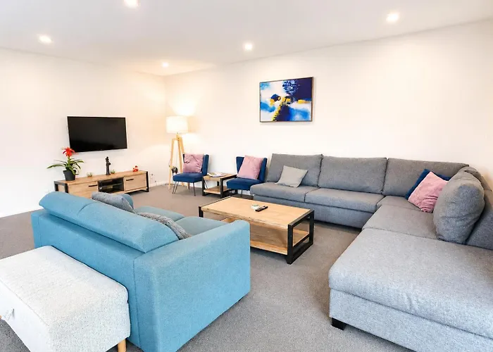 Weston Villa - Spacious & Family Friendly - Bookahome